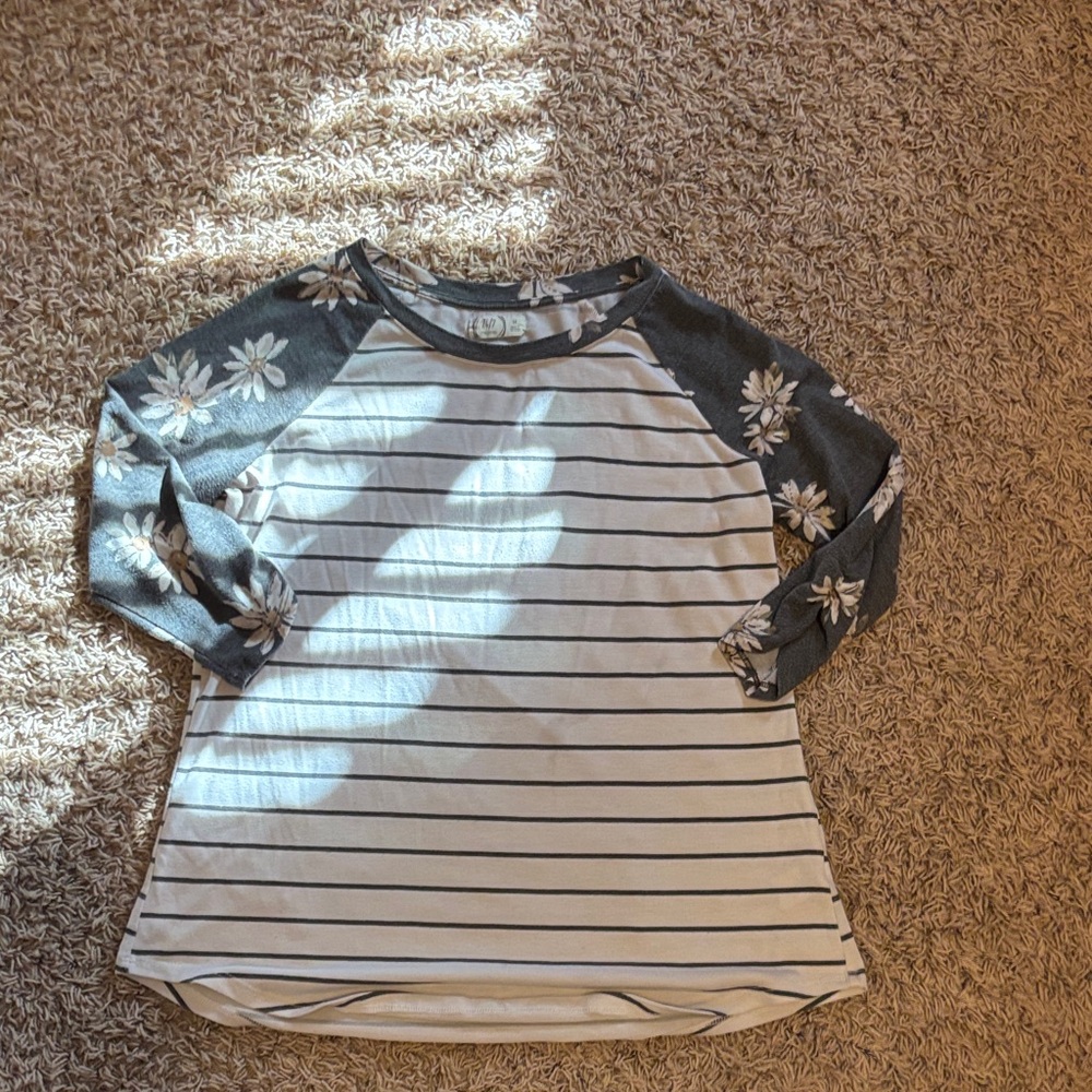 Maurices Gray and White Raglan Top